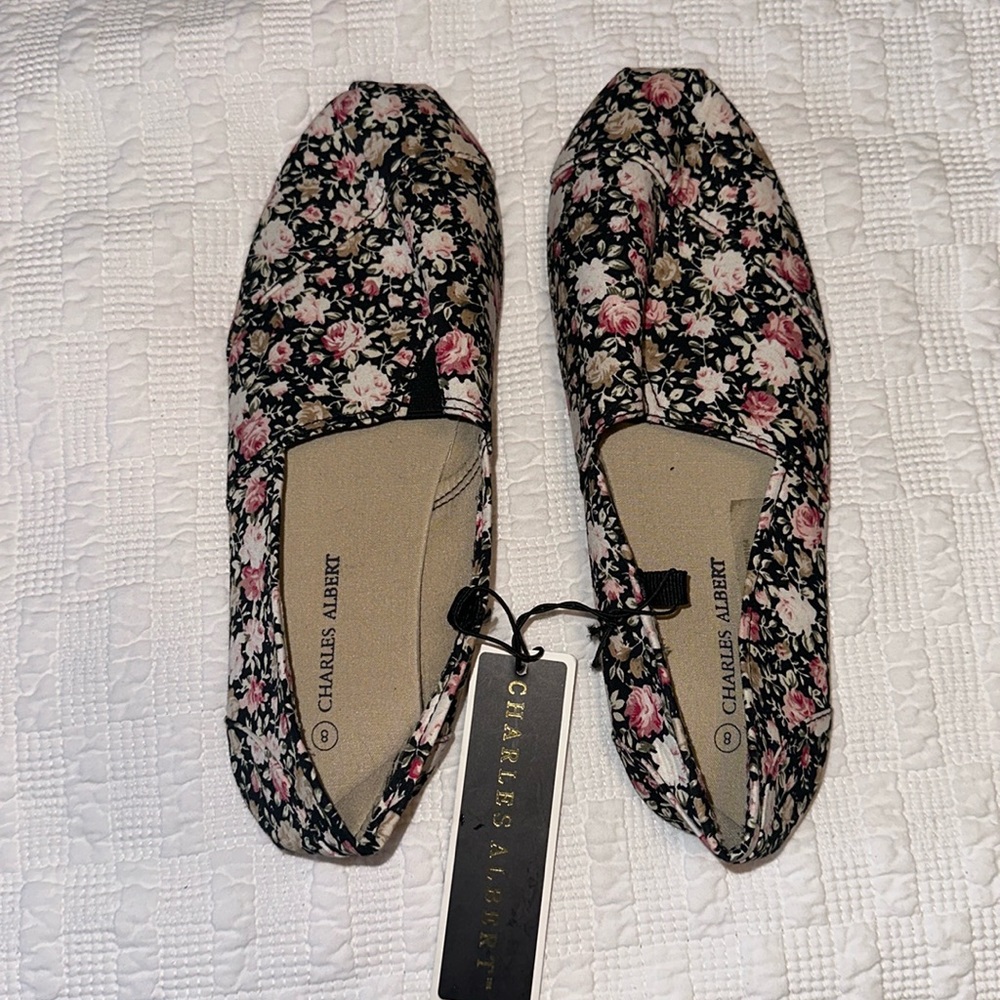 NWT Charles Albert black/floral canvas slip on shoes size 8!